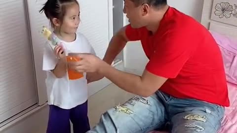 Funny Video: Daugther Fun With daddy