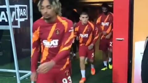 galatasaray çocukluk aşkımsın şarkısı