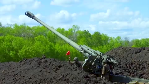 Russian 152 mm Msta-B howitzers to destroy armoured vehicles and fortified positions of AFU