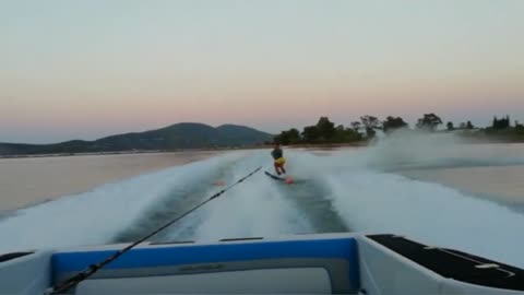 This Guy Hilariously Fell In The Water While Wakeboarding!