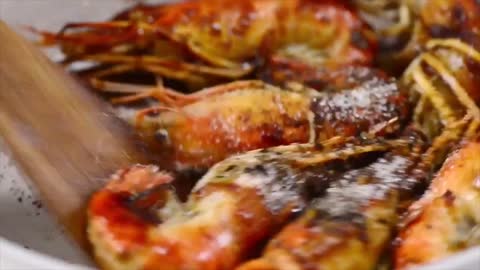 Big shrimp, fried pepper, black GOURMET RECIPE.