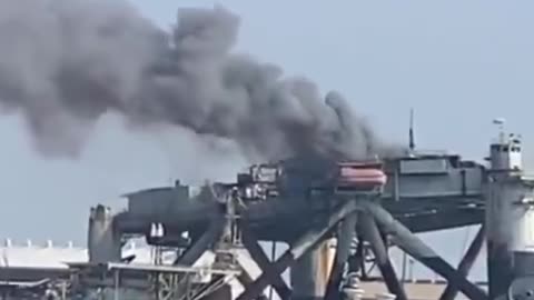 BREAKING !! LARGE FIRE BREAKS OUT AT ALABAMA OIL RIG WITH HAZARDOUS MATERIALS BURNING !!