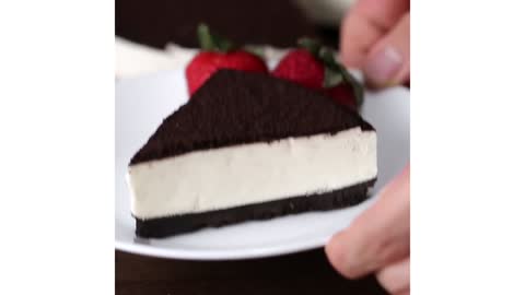 COOKIES AND CREAM CHEESECAKE