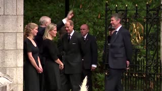 Senior royals thank crowds outside Balmoral Castle