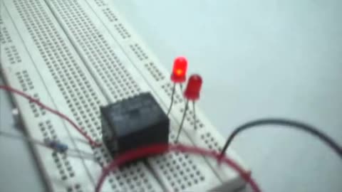 How to make a simple relay circuit?