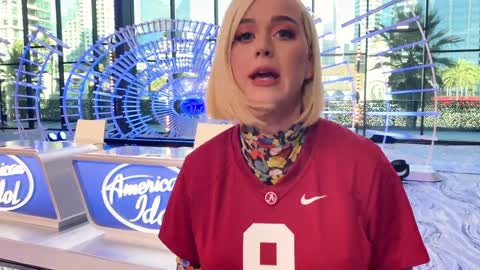 LOL! Roll Tide With Katy Perry As She Pranks Luke Bryan On The Set Of Season 4 - American Idol