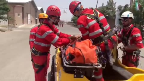 Maneuver of Red Crescent rescuers