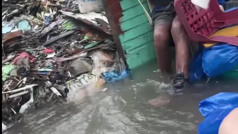 NAGHATID NG FOOD PACKAGE SI MOTHER PEBBLES