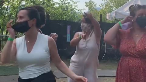 Valérie Plante Went To Piknic Électronik On Saturday & Showed Off Her Dance Moves (VIDEO)