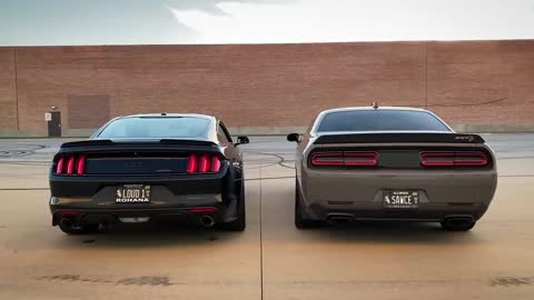 Mustang GT vs Challenger Hellcat - exhaust sound comparison