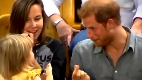 Prince Harry catches young girl "stealing" his popcorn at Invictus Games