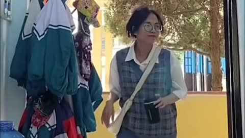 teacher causes TikTok feverwhen showing off style di day: No mac