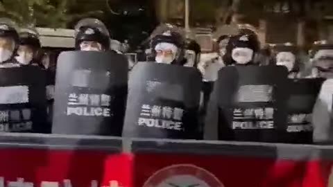 兰州三岁儿童因封控未能及时就医去世，武警迅速出动控制小区