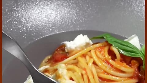 Spaghetti Sensation: ASMR Cooking with Cherry Tomatoes and Mozzarella 🍝