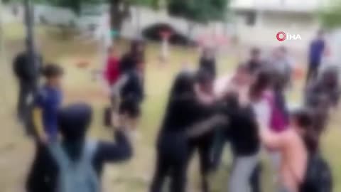Antalya'da kız öğrencilerin saç başa kavgası kamerada