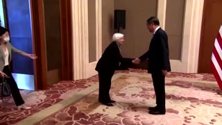 Janet Yellen repeatedly bows to Chinese Vice Premier He Lifeng