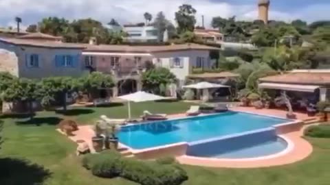 Ukraine’s Defense Minister Oleksii Reznikov bought a $7 million villa in Cannes 👀