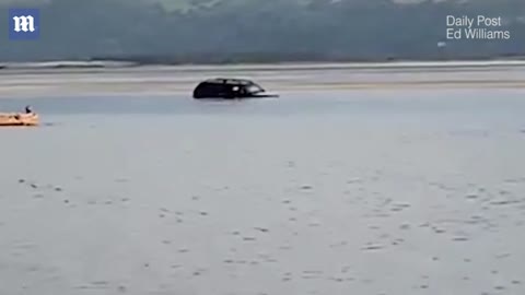 4X4 driver rushes straight into sea to try and reach the shore