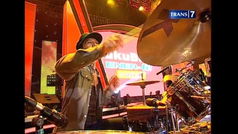 GARA GARA KAMU COVER KONSER SLANK Ft KIKAN