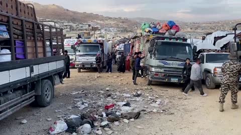 Hundreds of refugees return to Syria from Lebanon