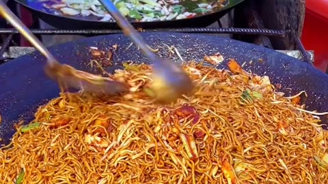Big wok of Canton noodles yumyumyum!!!!!