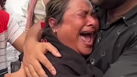 women crying to Bangobaza fire in bangladesh Dhaka