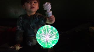 Tesla coil & fluorescent bulb experiment