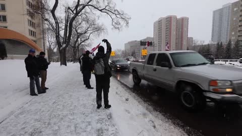 Truck convoy in Edmonton protests COVID-19 restrictions
