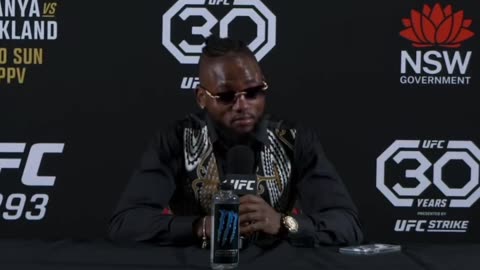 Manel Kape reacts to Israel Adesanya losing to Sean Strickland: “Karma is a bitch”