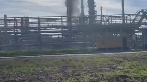 🔥 New day - new fire! The Ilsky refinery in the Krasnodar Territory of Russia is on fire again.