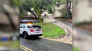 California mudslide displaces 19 residents