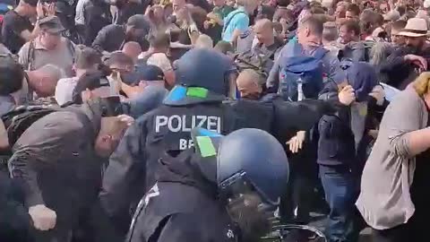 DICTATOR MERKE Massive police violence against peaceful protesters in BERLIN