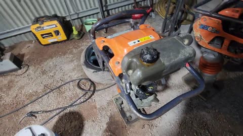 2 Hitachi ZV65R Trench Leg Compactors Broken and Cheap on Marketplace .... lets try fixing them up