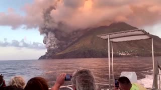 Group takes boat to watch Stromboli eruption in Italy