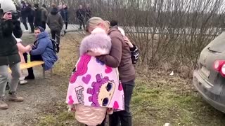 Mother reunites with children at Ukraine border