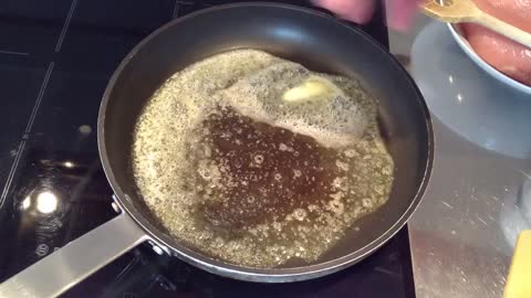 Caesar Salad mit Putenbrust Streifen. Alle Rezepte in DREI Minuten!! Lecker kochen!