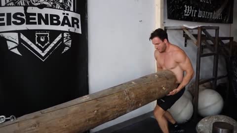 Sascha Huber VS. Strongman | Stärkster Mann Deutschlands gegen Fitness YouTuber！