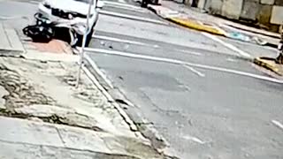 Video: Omisión de Pare dejó a un motociclista herido de gravedad en Bucaramanga