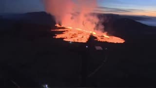 A volcano has begun to erupt again, threatening the fishing town of Grindavik (Iceland) .