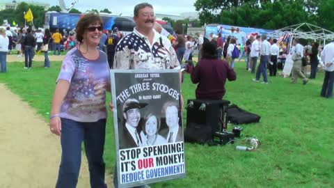 9/12/2009 - Tea Party March on Washington - Walking around the crowd 3