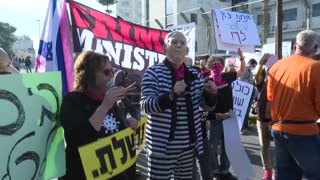 Israeli protesters call for Prime Minister Benjamin Netanyahu to face corruption charges