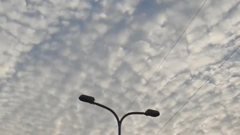 Chemtrails kya hai, ye artificial baadal kyu banaye jaate hai.