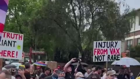 Australia - Protesters outside Scott Morrison's house playing We're not Going to Take it Anymore