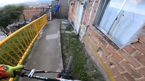 DH Urban Bike-Comuna 13