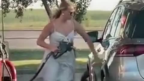 This is just TOO FUNNY!!! A liberal trying to gas up their car!