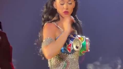 Katy Perry experienced strange facial paralysis on stage