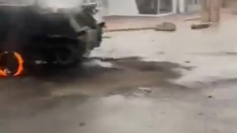 Ukrainian SOF clearing out Hostomel. 4 BMDs are destroyed