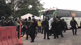 manifestantes bloquean el paso en el peaje de la mesa de los santos