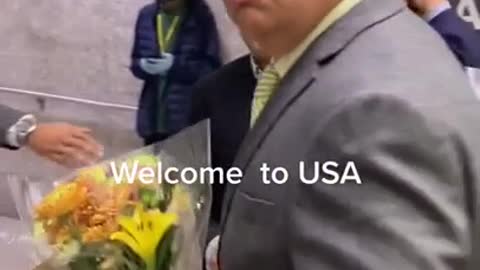 Pakistan’s Finance Minister Ishaq Dar heckled at US airport.