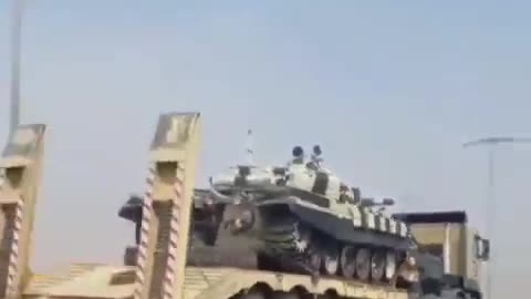 #breakingnews Iranian tanks on the move heading towards the Western border of #Iraq #Israel